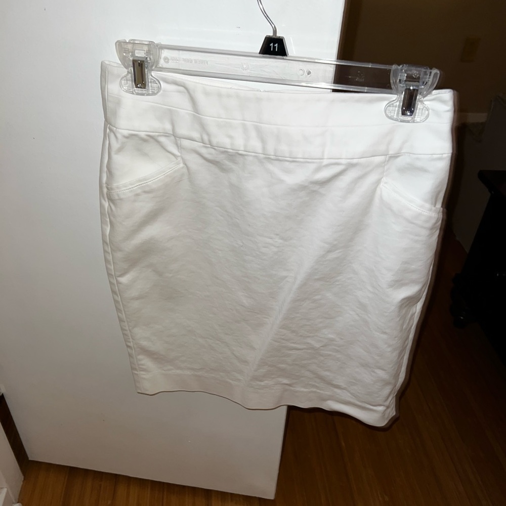 Banana republic summer white size 2 petite pencil skirt with pockets